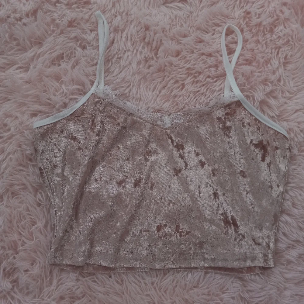 Crushed velvet lace trim baby rose pink crop top - Picture 3 of 7